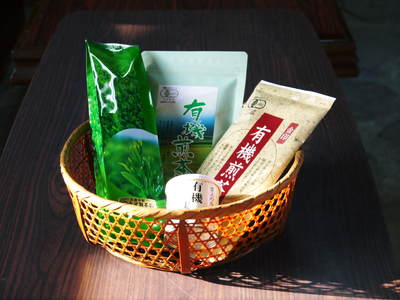 菊池水源茶 まもなく「八十八夜」 お茶の新芽が芽吹いてますよ!_a0254656_1828236.jpg