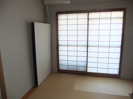 和室の白と黒 フォールライン