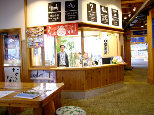 「隠岐(島前・海士) 海士町上陸、フェリー乗り場」_a0000029_9491036.jpg
