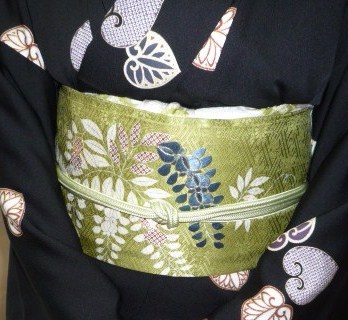 野田淳子さん・すてきな葵の小紋に藤の刺繍帯。_f0181251_17164644.jpg