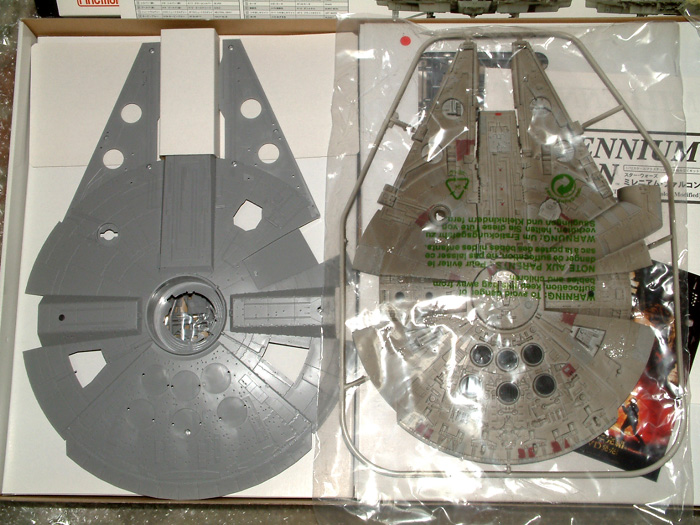 Revell(レベル)製キット 『ミレニアムファルコン』 Millennium Falcon_c0137122_747381.jpg