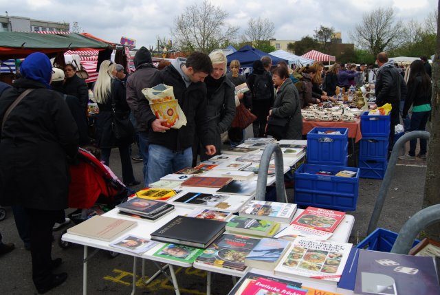 Der Trödel- und Antikmarkt am Aachener Platz　蚤の市_e0316430_19425948.jpg