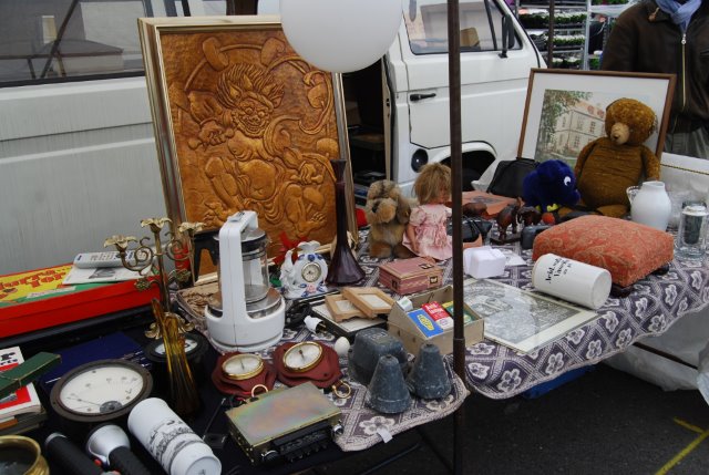 Der Trödel- und Antikmarkt am Aachener Platz　蚤の市_e0316430_1944795.jpg