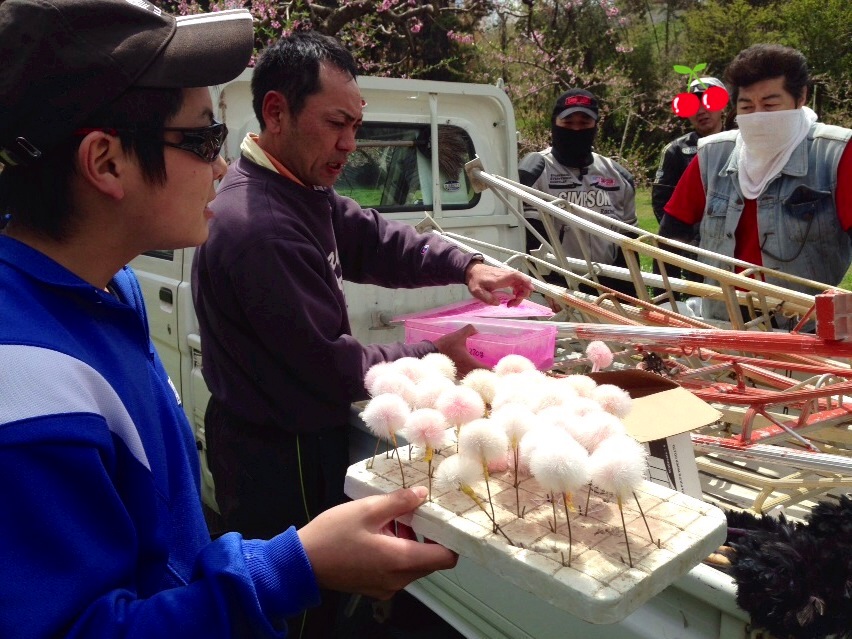ミツバチはっち大集合 ライダーズピットまるせい果樹園_c0261447_22211419.jpg