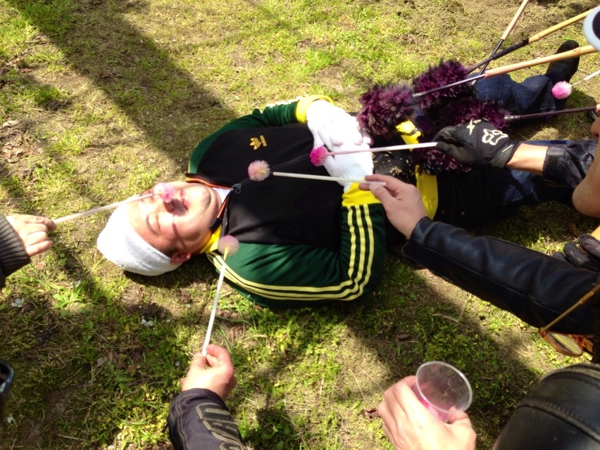 ミツバチはっち大集合 ライダーズピットまるせい果樹園_c0261447_22331441.jpg