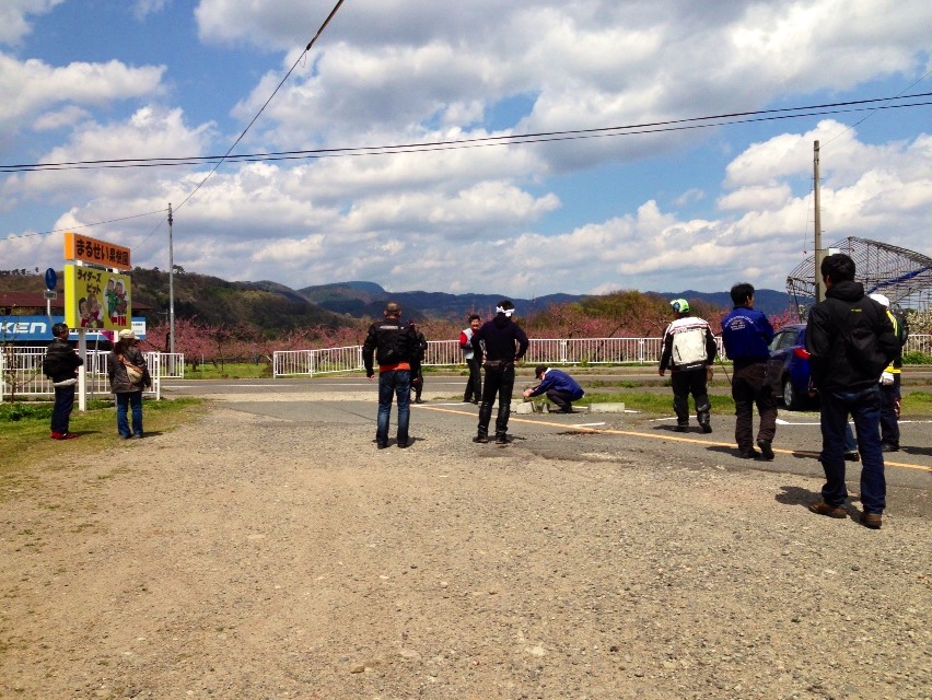 ミツバチはっち大集合 ライダーズピットまるせい果樹園_c0261447_22455021.jpg