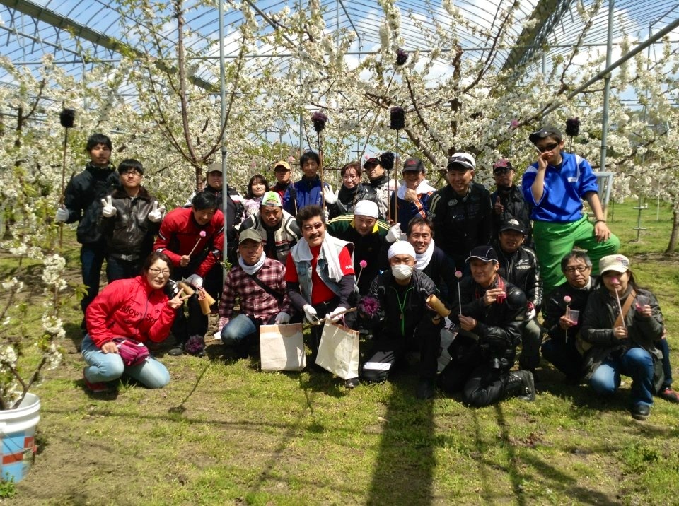 ミツバチはっち大集合 ライダーズピットまるせい果樹園_c0261447_23182697.jpg