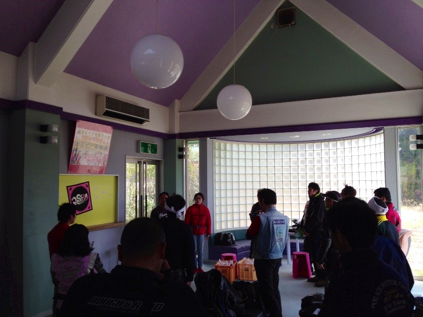 ミツバチはっち大集合 ライダーズピットまるせい果樹園_c0261447_234844.jpg