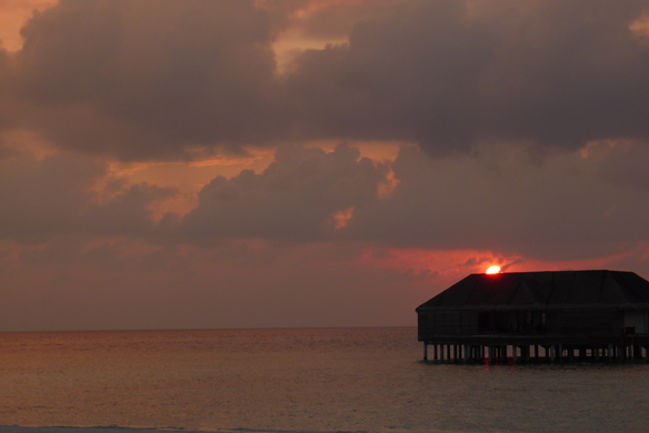 Dusit Thani Maldives デュシタニ・モルディブ 2013 - 28　Sala Barで夕暮れを_c0147790_22551813.jpg