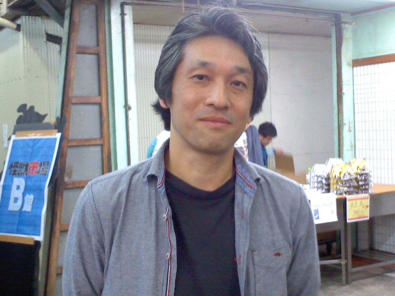 コンちゃん、西川先生、怪獣市場に登場!_a0196732_1502577.jpg