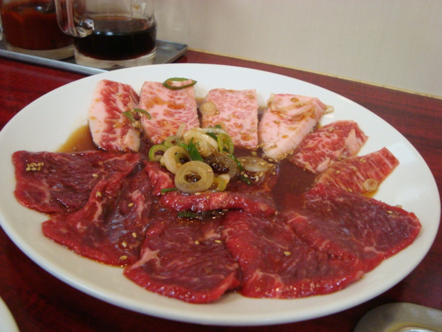 高円寺「ホルモン焼肉 二楽亭」へ行く。_f0232060_2038587.jpg