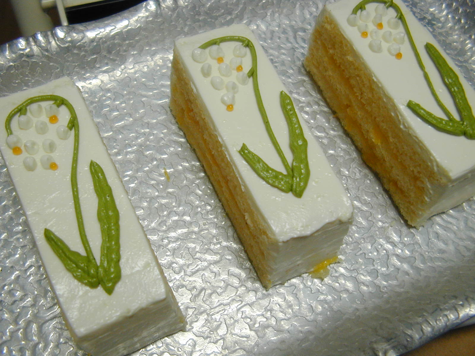 すずらんケーキ_f0046663_12362729.jpg