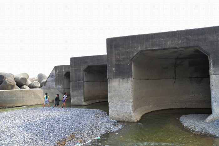 熊野の旅　七里御浜　井戸川河口　1_d0045383_7522925.jpg