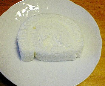 石屋製菓 白いロールケーキ ほんと に真っ白 そしてホワイトチョコのクリームが美味 Chokoballcafe 石屋製菓 白いロールケーキ ほんと に真っ白 そしてホワイトチョコのクリームが美味 Chokoballcafe