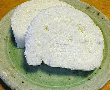 石屋製菓 白いロールケーキ ほんと に真っ白 そしてホワイトチョコのクリームが美味 Chokoballcafe 石屋製菓 白いロールケーキ ほんと に真っ白 そしてホワイトチョコのクリームが美味 Chokoballcafe