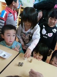 保育園でコマまわし☆第2弾_a0272042_17155837.jpg