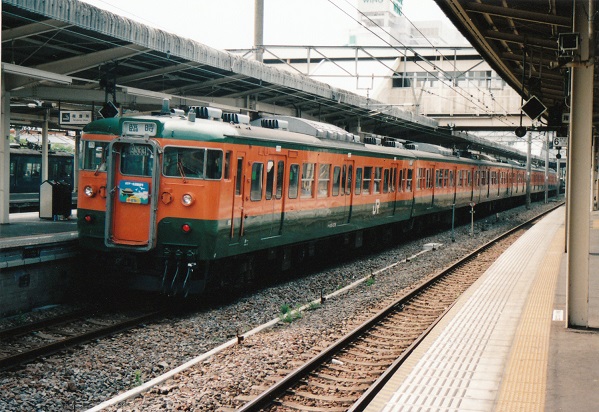 我が回想の「ホリデー快速鎌倉号」 : 赤い電車は白い線