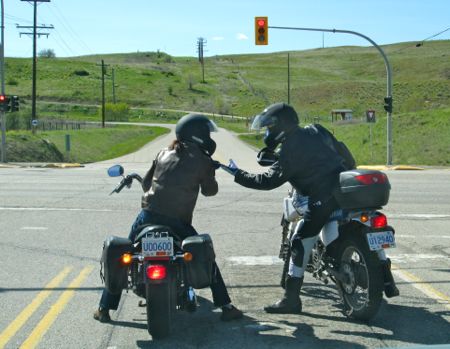 カナダ バーノン にてバイク 2輪 に友人たちと乗る の巻 ゆきの地球めぐり旅 エキサイト版 旧ブログ04年10月 13年9月