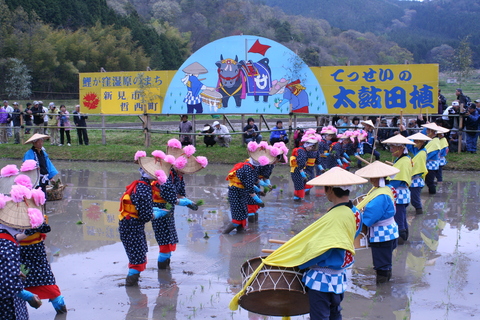 新見市哲西のお田植え祭り_a0279319_23363667.jpg