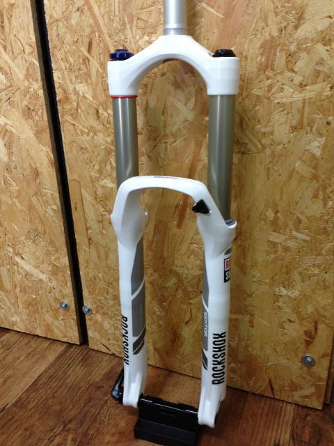 マウンテンバイク フロントフォーク ROCK SHOX Sector 140mm マウンテンバイク フロントフォーク ROCK SHOX Sector 140mm
