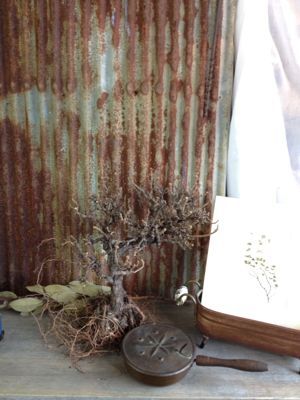 「カタチあるもの 小さなかけらから生まれた物たち」始まります。_e0060555_0135776.jpg