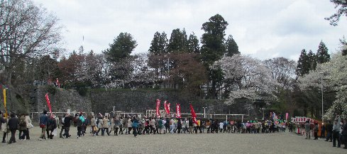 切実な願いをもってのメーデー_e0122199_17261355.jpg