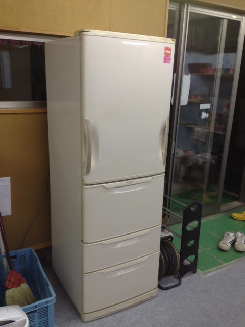 冷蔵庫参上・・・・・でごじゃります。。。_f0065444_19434447.jpg