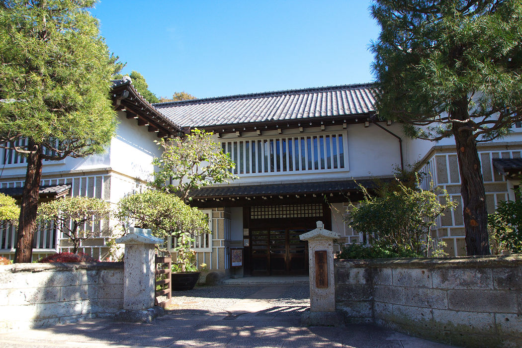 日本民芸館本館・附属塀_b0199449_13182994.jpg