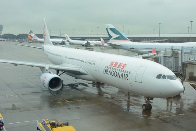 雨の香港国際空港で飛行機撮影＠V2_c0081462_2017281.jpg