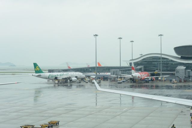 雨の香港国際空港で飛行機撮影＠V2_c0081462_20175636.jpg