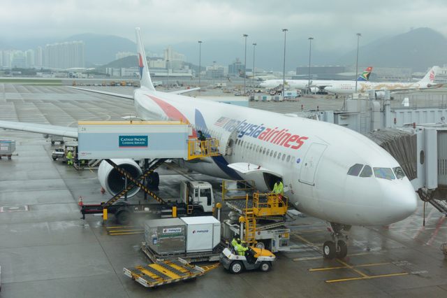 雨の香港国際空港で飛行機撮影＠V2_c0081462_20183820.jpg