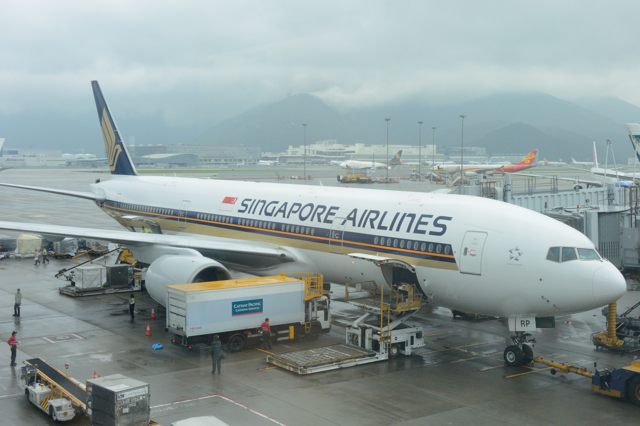 雨の香港国際空港で飛行機撮影＠V2_c0081462_20184756.jpg