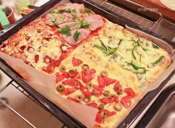 手作りピザパーティー4種類一枚にすればいいのに おいしっぽ Oishippo の か和いい 食卓