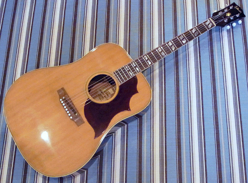 とても状態の良い「1969年製 Gibson C&W」が入荷!_e0053731_1941941.jpg