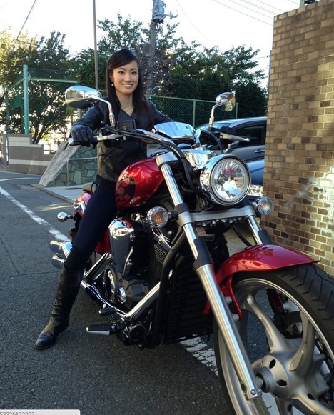 荒川静香さんの大型バイクに乗る姿がかっこいいと話題に Overtake 人生変拍子 荒川静香さんの大型バイクに乗る姿がかっこいいと話題に Overtake 人生変拍子