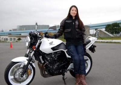 荒川静香さんの大型バイクに乗る姿がかっこいいと話題に Overtake 人生変拍子