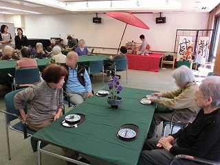 『皐月茶会』＜エスティームライフ学園前＞_c0107602_10565375.jpg