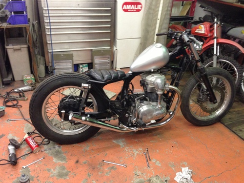 W650カスタム いよいよペイント開始!_a0164918_2117034.jpg