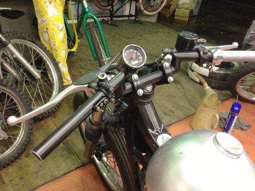 W650カスタム いよいよペイント開始!_a0164918_21174385.jpg