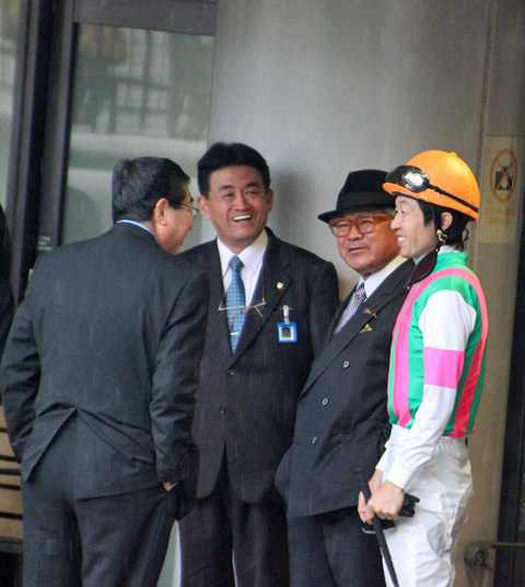 競馬日和じゃない、終日雨・・。_a0009035_19407.jpg