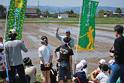 田植え体験(上目黒小・枝野小)_d0247484_2237156.jpg