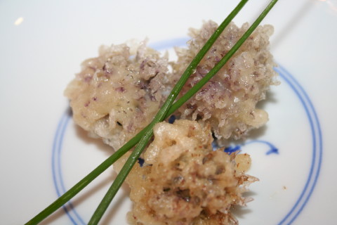 ハーブのチャイブの花が天ぷらで食卓に Pleasure Photo