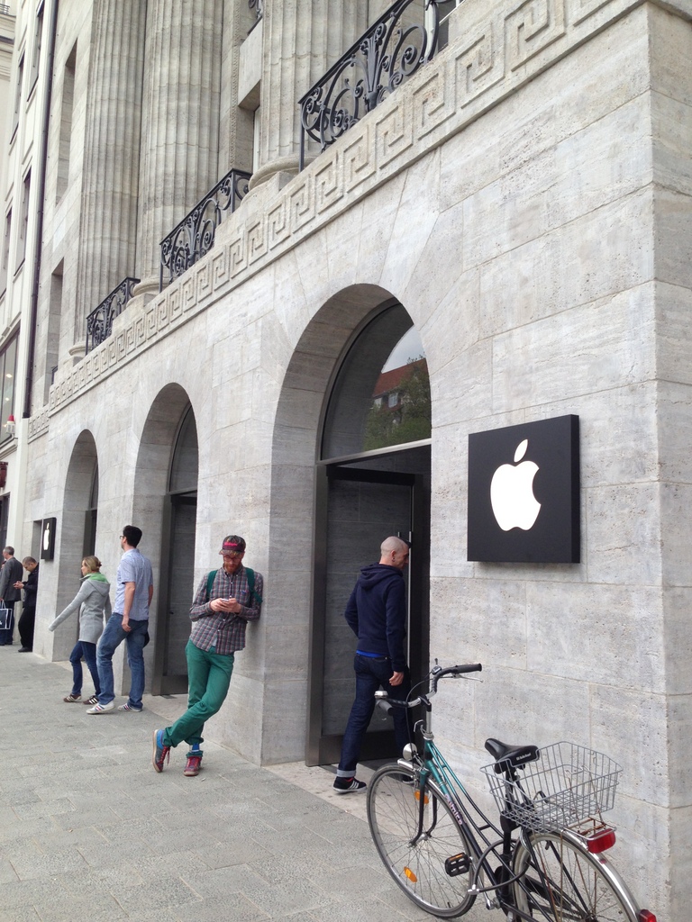 Apple Berlin オープン!_c0180686_18221927.jpg