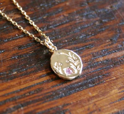 小さな金のペンダント_f0155891_132135.jpg