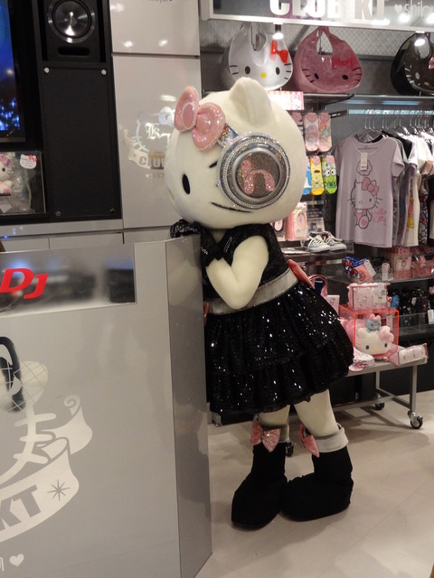 ハローキティ DJ ぬいぐるみ DJ ハローキティ、キラキラマスコット : サンリオ大好き
