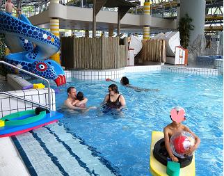 Dusselstrand 屋内プールは大盛況 まちづくりの恩恵 In ドイツ Dusselstrand 屋内プールは大盛況 まちづくりの恩恵 In ドイツ