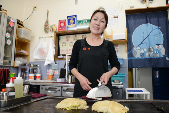 すごいB級グルメ!岡山・日生のカキオコ_e0171573_2229347.jpg