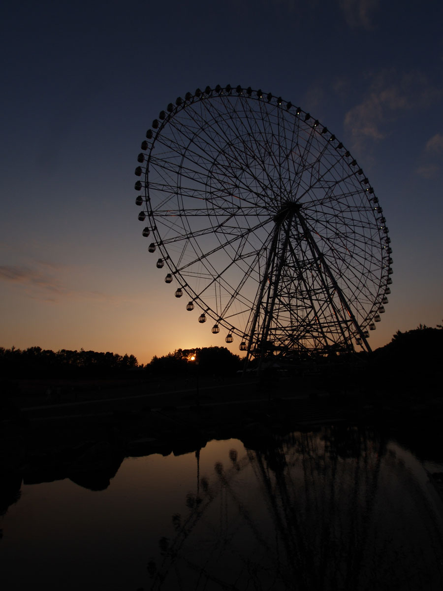 夕暮れの観覧車_b0021375_20535342.jpg