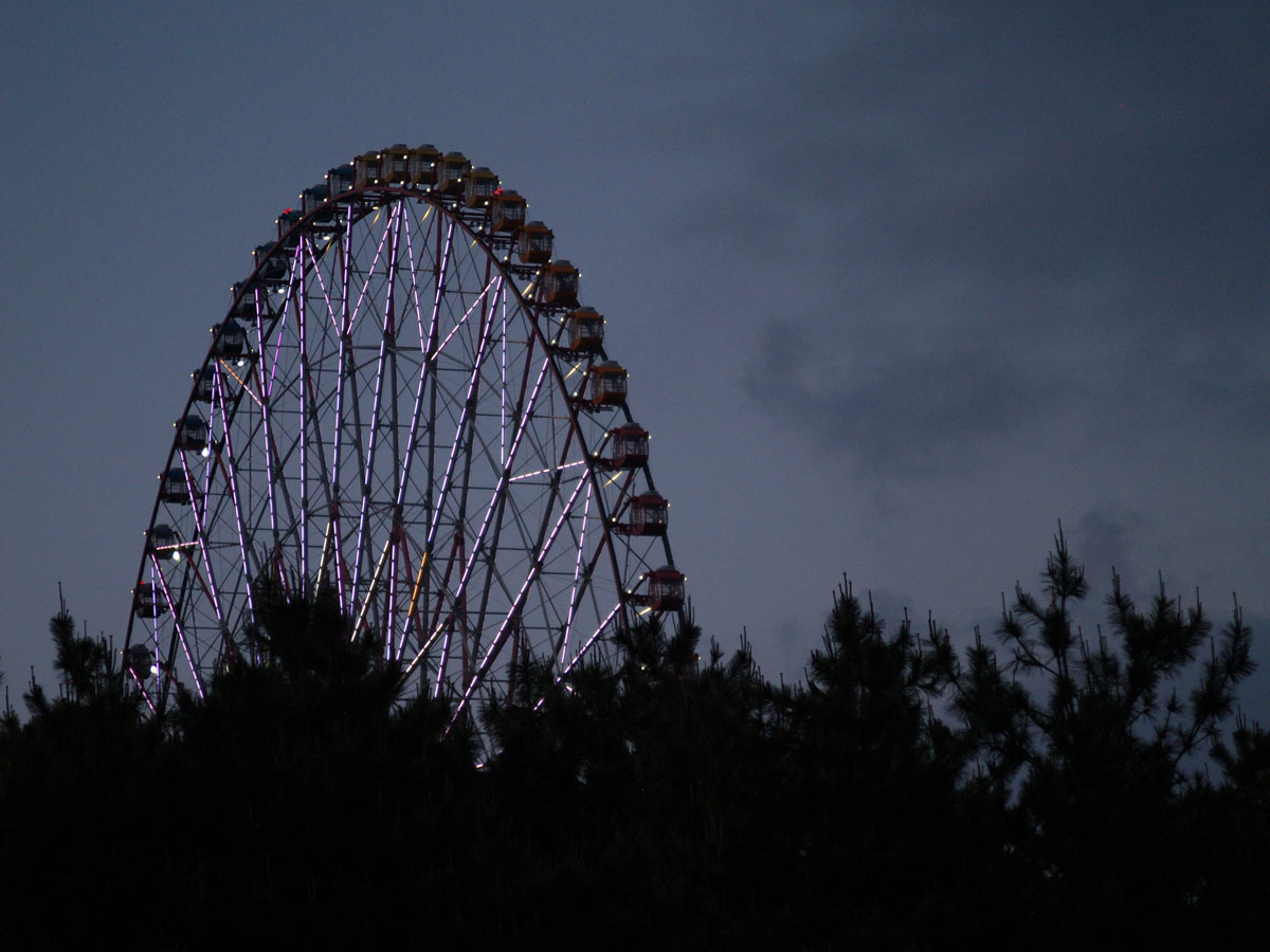 夕暮れの観覧車_b0021375_20542253.jpg