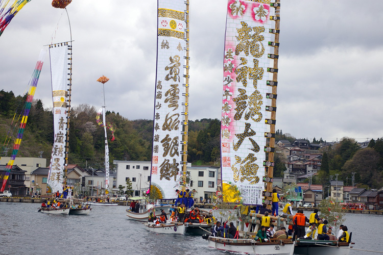 巨大な大漁旗(小木港・伴旗祭)_f0130879_22305184.jpg